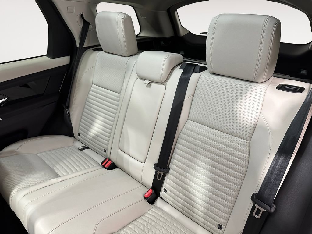 Used 2025 Land Rover Discovery Sport S image 13