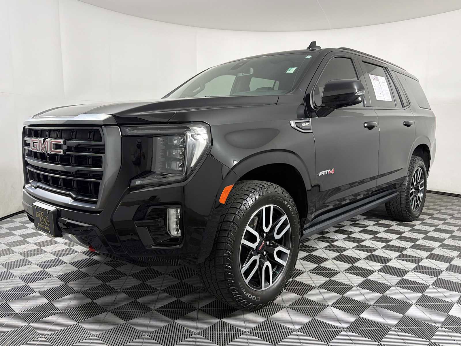Used 2021 GMC Yukon AT4 w/ AT4 Premium Package AWD/4WD image 3