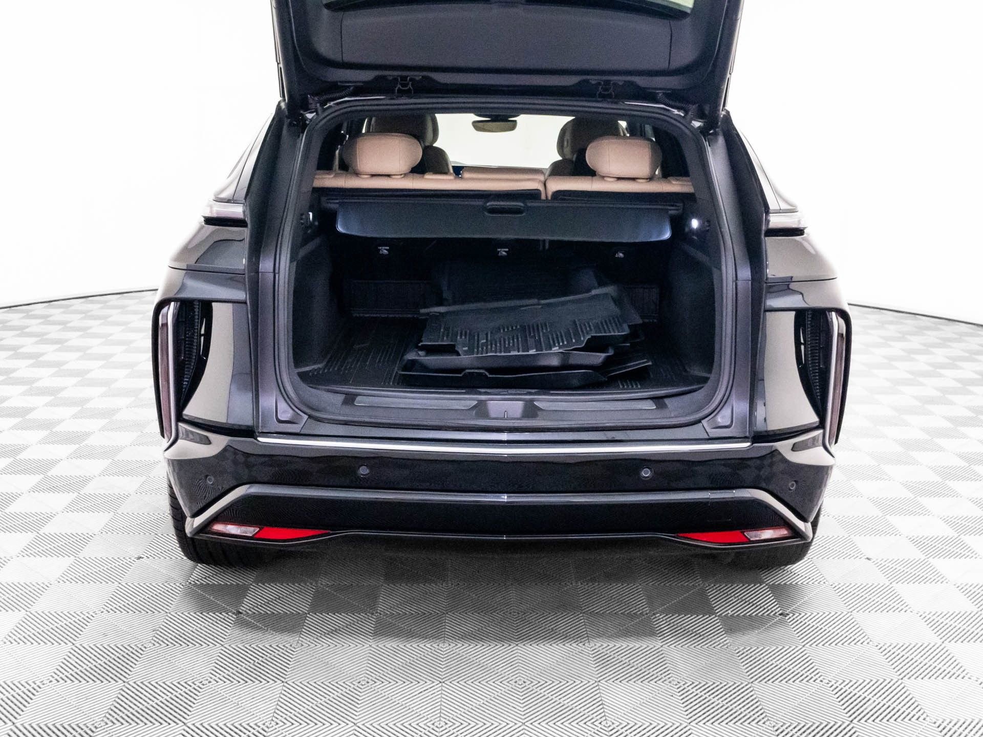 Certified 2026 Cadillac Lyriq Signature Luxury w/ Nappa Leather Package AWD/4WD image 35