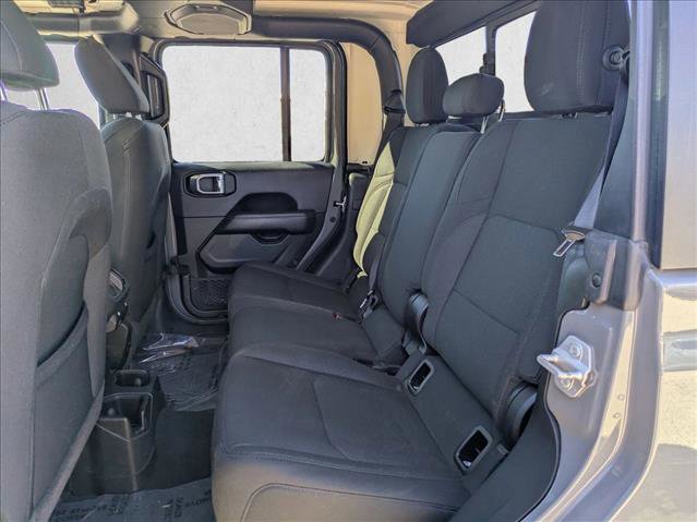 Used 2022 Jeep Gladiator Overland w/ Cold Weather Group image 18