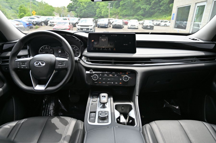 Used 2023 INFINITI QX60 Pure AWD/4WD image 11