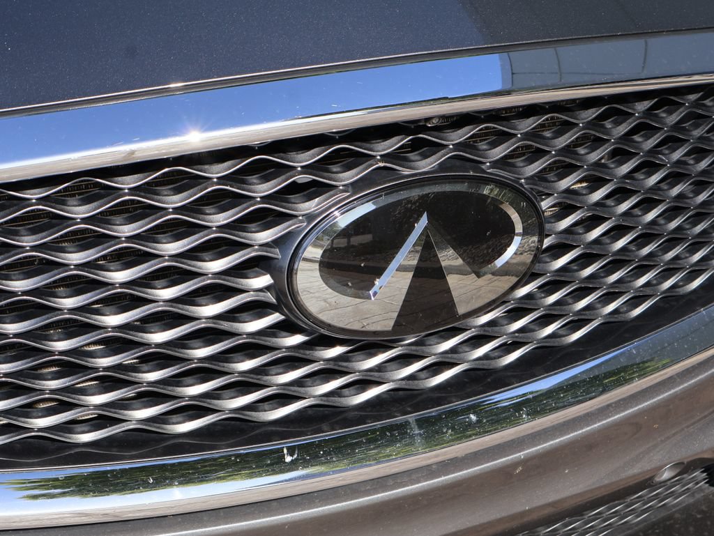 Used 2019 INFINITI QX50 Essential w/ Sensory Package AWD/4WD image 2