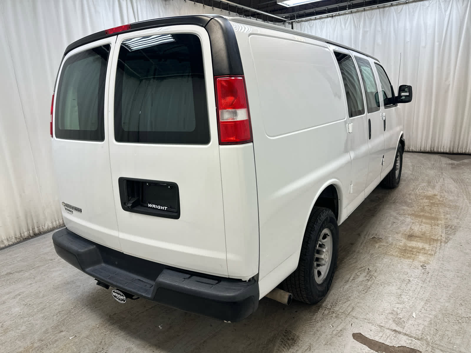 Used 2018 Chevrolet Express 2500 w/ Driver Convenience Package image 10