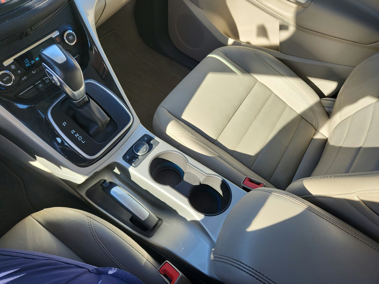 Used 2014 Ford C-MAX Energi SEL FWD image 15