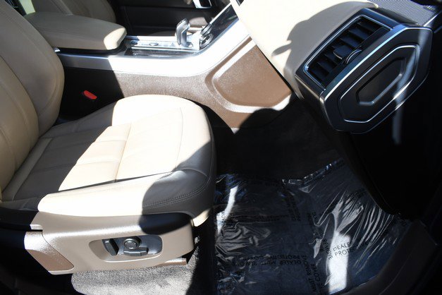 Used 2020 Land Rover Range Rover Sport SE image 26