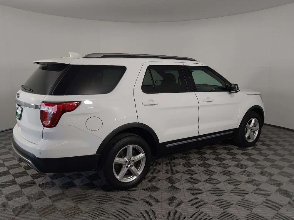 Used 2017 Ford Explorer XLT FWD image 10