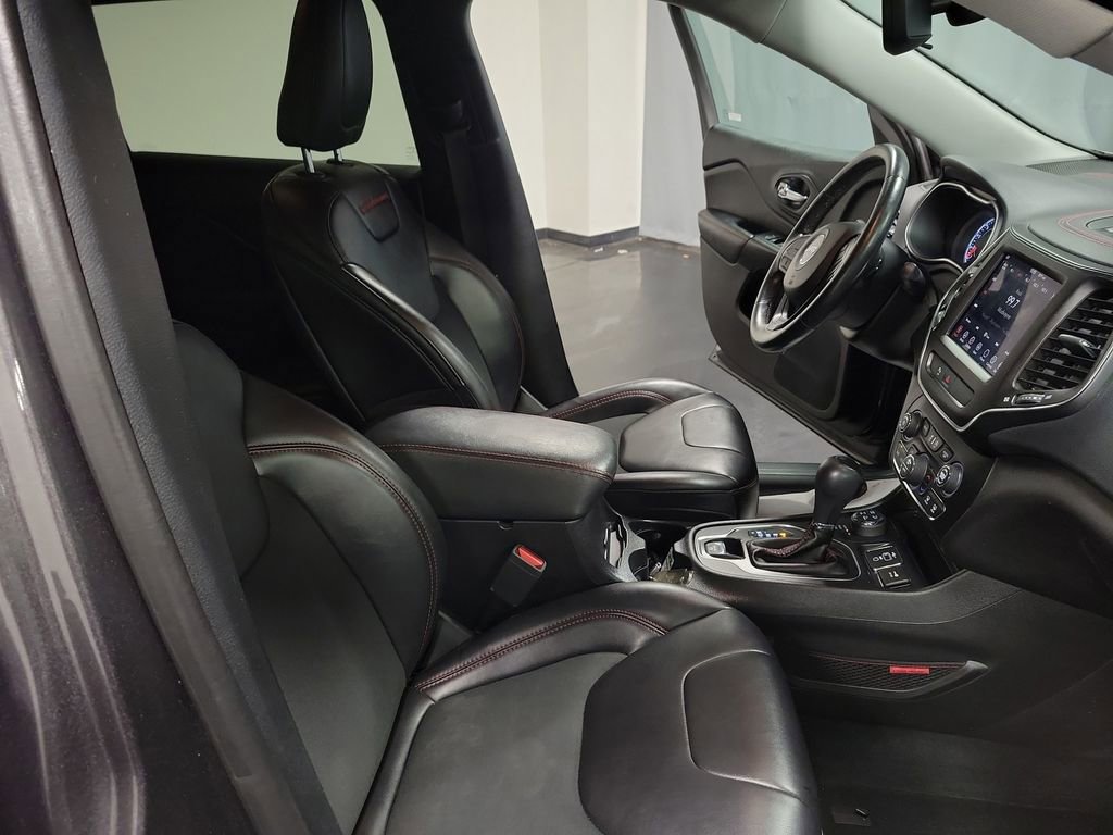 Used 2019 Jeep Cherokee Trailhawk w/ Cold Weather Group AWD/4WD image 23