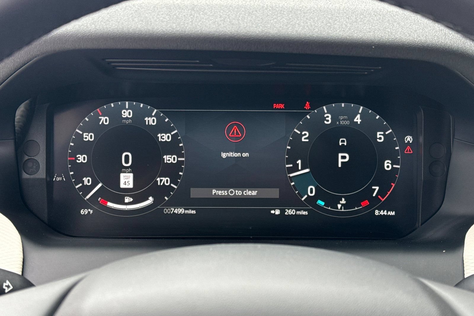 Certified 2025 Land Rover Discovery Sport Dynamic SE AWD/4WD image 30