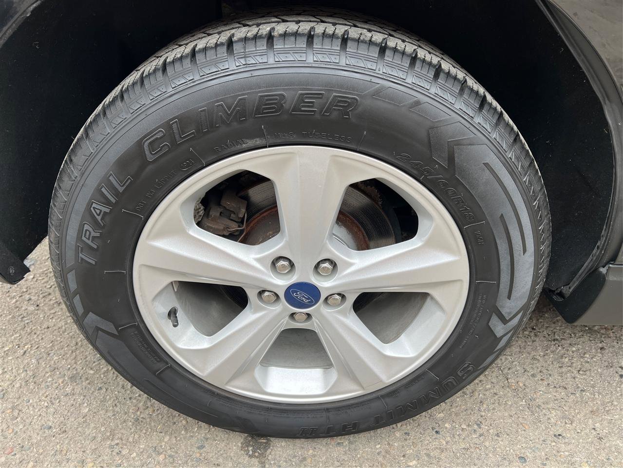 Used 2018 Ford Edge SE image 16