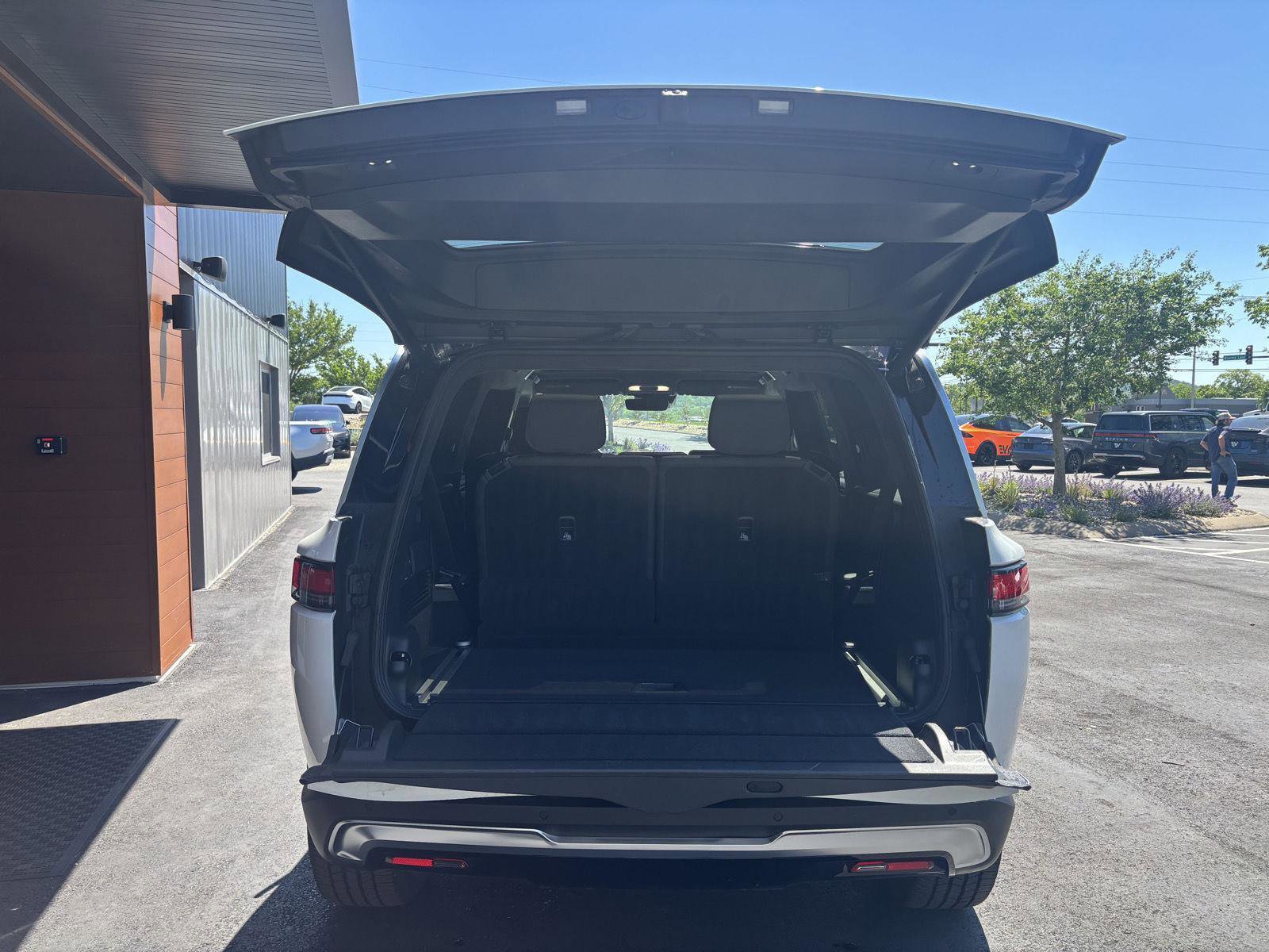 Used 2023 Rivian R1S Adventure AWD/4WD image 7