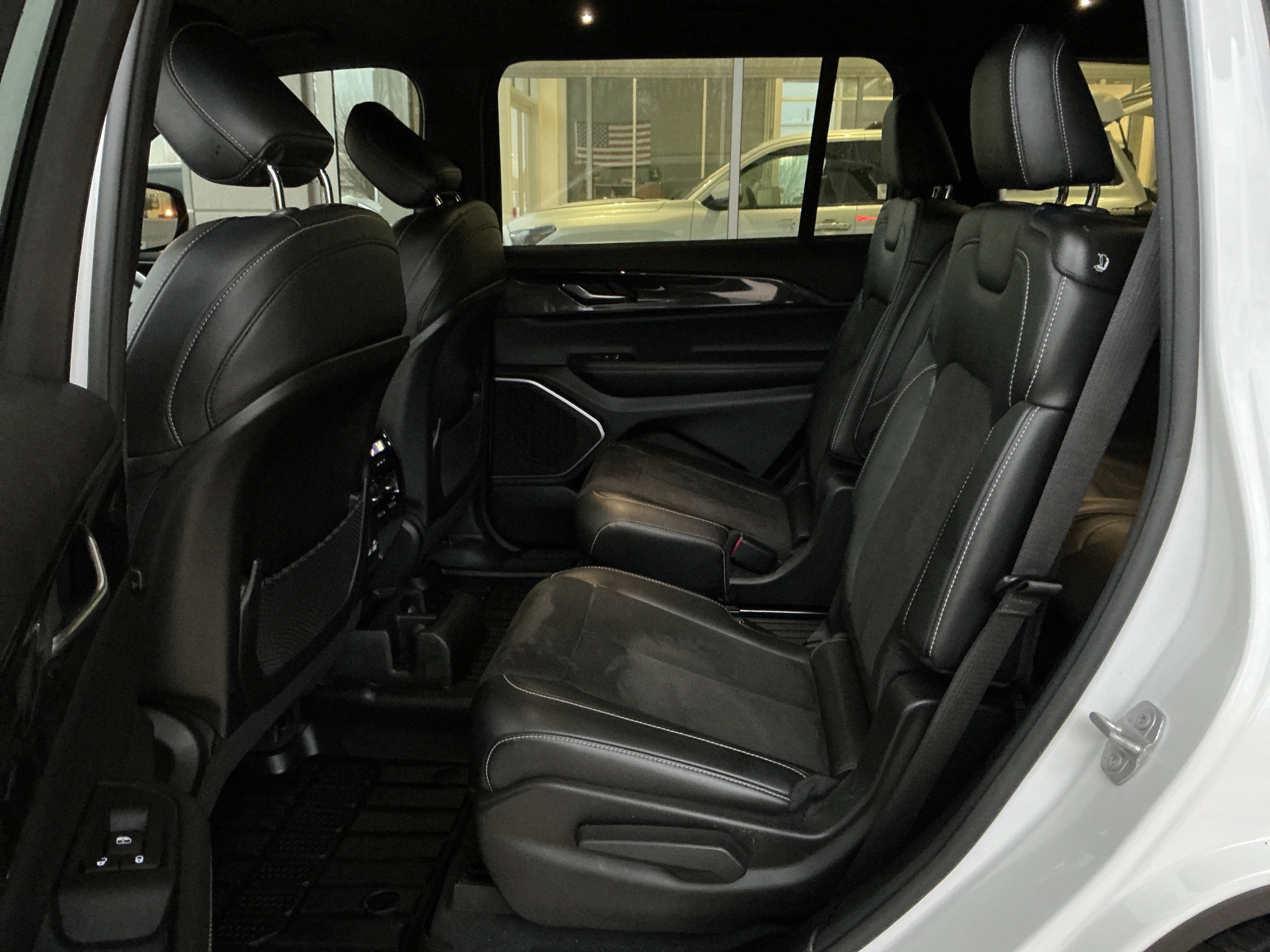 Used 2022 Jeep Grand Cherokee L Laredo image 18