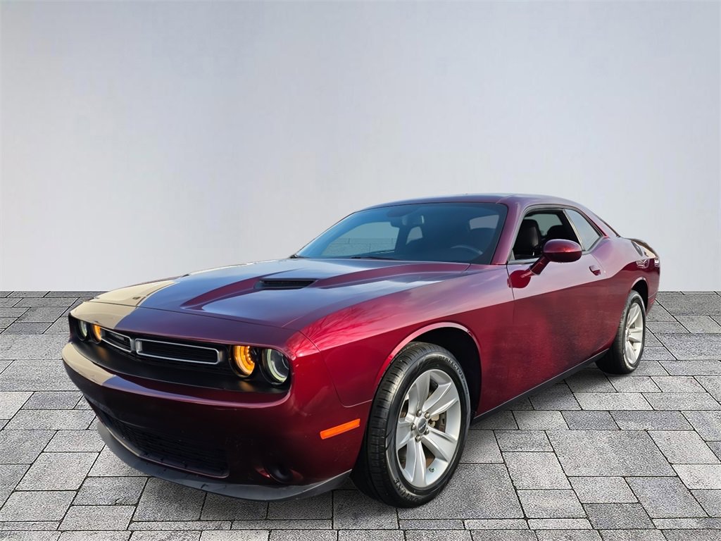 Used 2023 Dodge Challenger SXT image 3