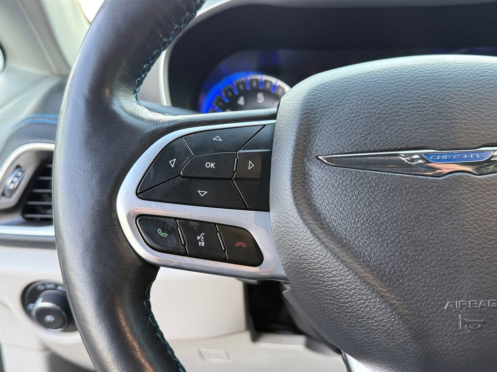 Used 2021 Chrysler Pacifica Touring-L w/ Premium & Safety Sphere Group image 15