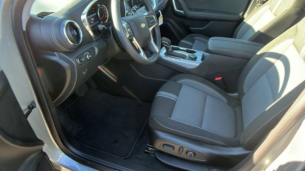 New 2025 Chevrolet Blazer LT w/ Midnight/Sport Edition image 13