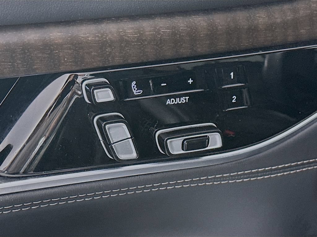 Used 2023 Jeep Grand Wagoneer 4WD image 23