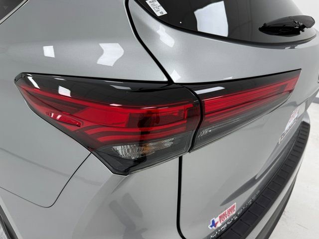 Used 2023 Toyota Highlander L FWD image 36