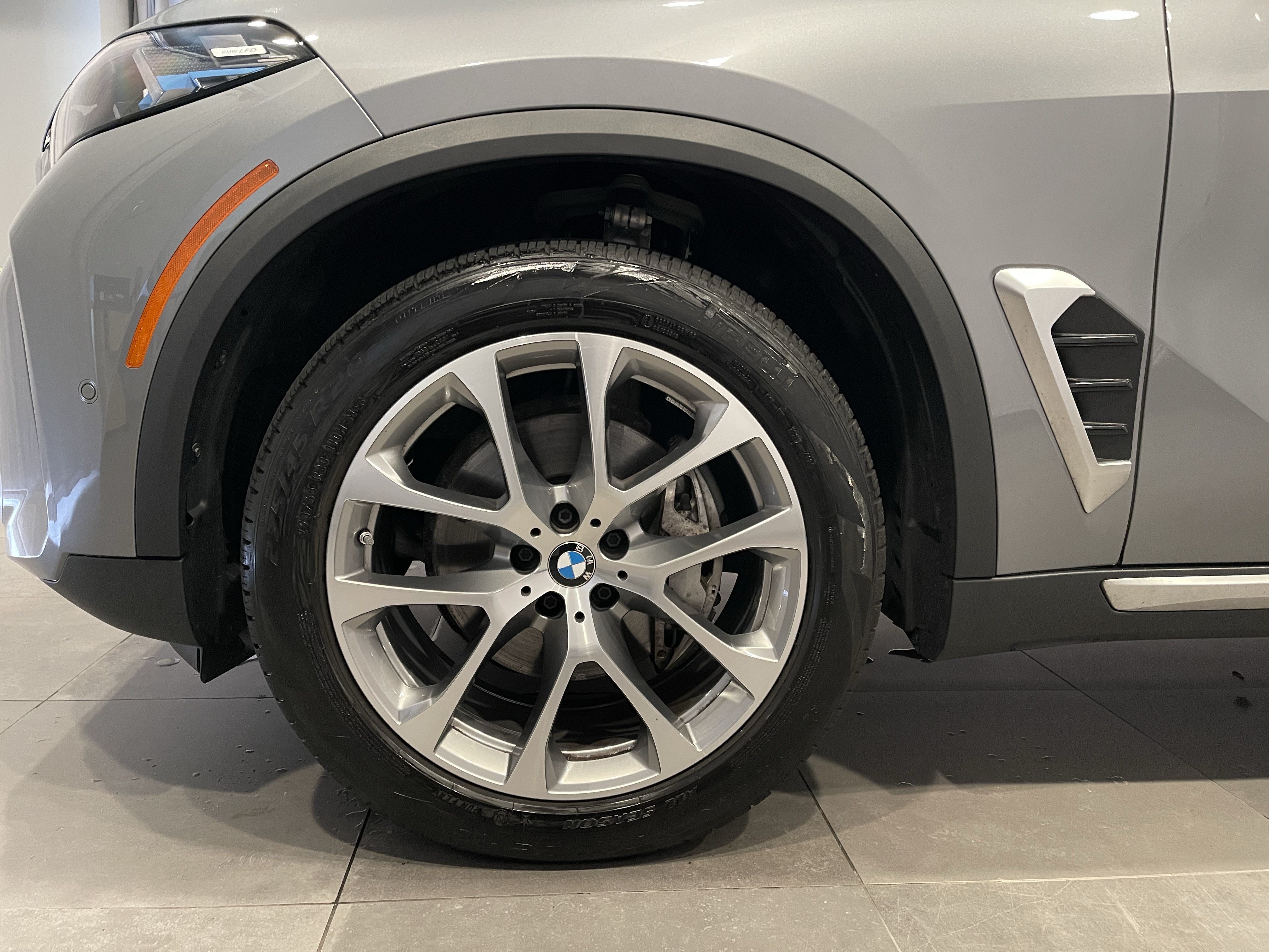 Used 2025 BMW X5 xDrive40i w/ Premium Package AWD/4WD image 7
