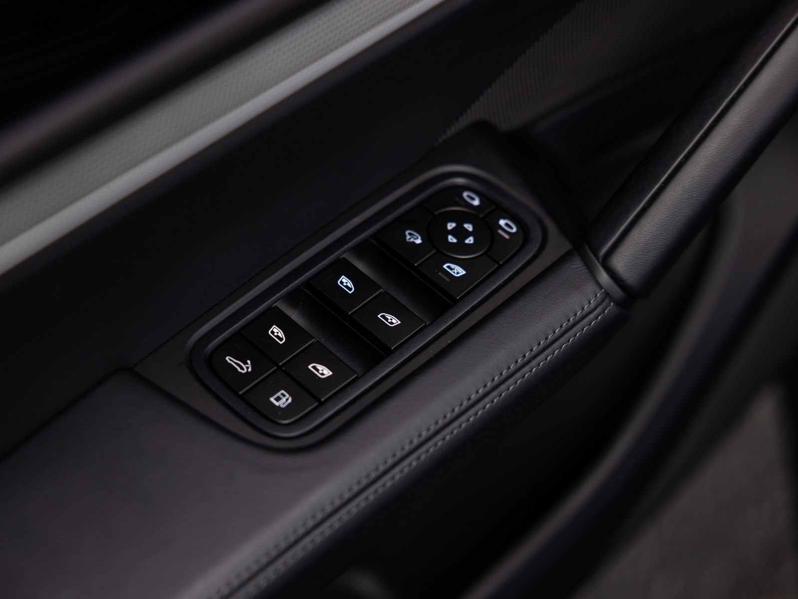 Certified 2026 Porsche Cayenne E-Hybrid AWD/4WD image 46