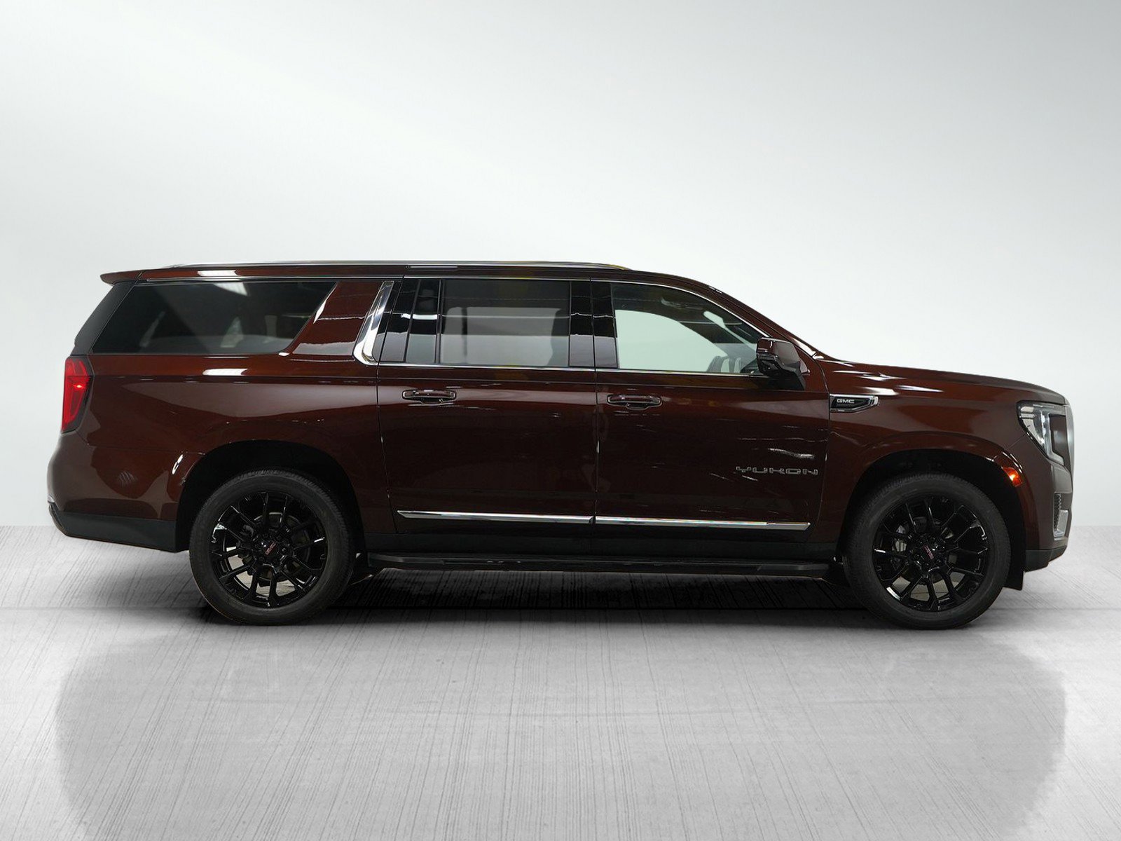 Used 2022 GMC Yukon XL SLT w/ SLT Luxury Package image 6