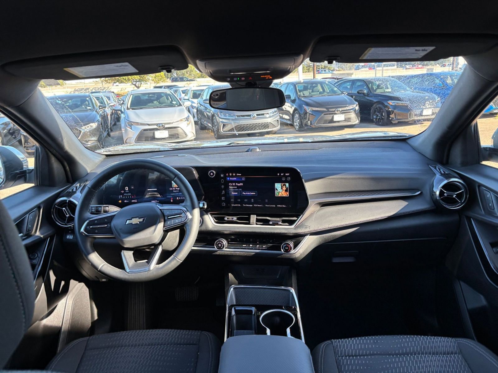 Used 2025 Chevrolet Equinox LT image 32