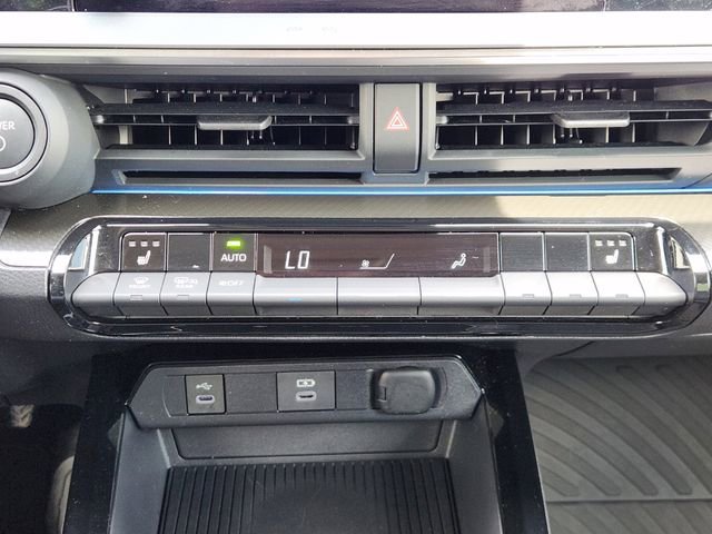 Used 2025 Toyota Prius FWD image 18