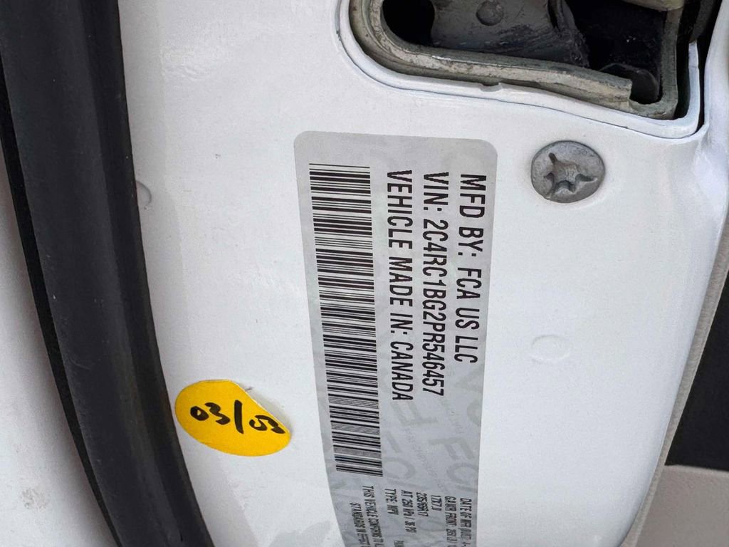 Used 2023 Chrysler Pacifica Touring-L image 16