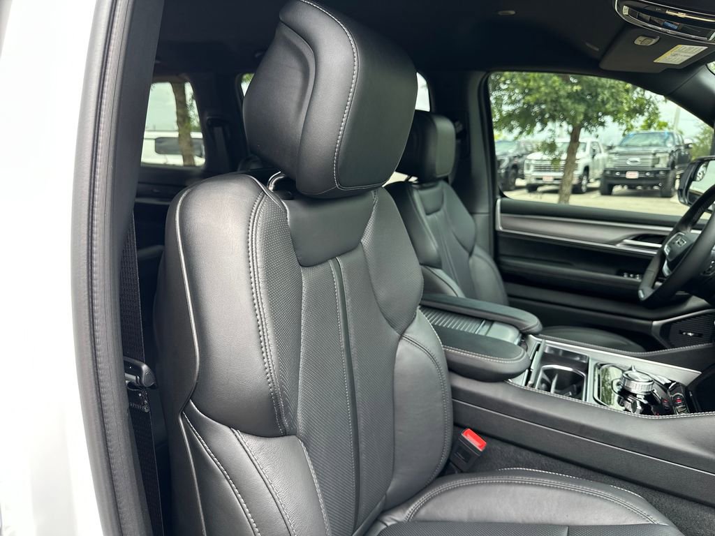 New 2026 Jeep Grand Wagoneer L Limited AWD/4WD image 35