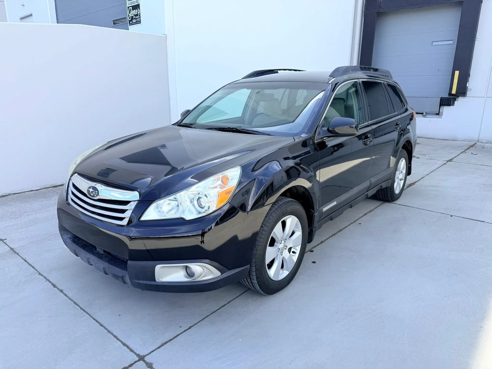 Used 2010 Subaru Outback 2.5i Premium AWD/4WD image 1