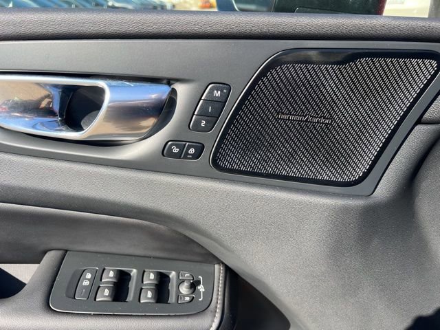 Certified 2023 Volvo XC60 B5 Ultimate w/ Climate Package image 27