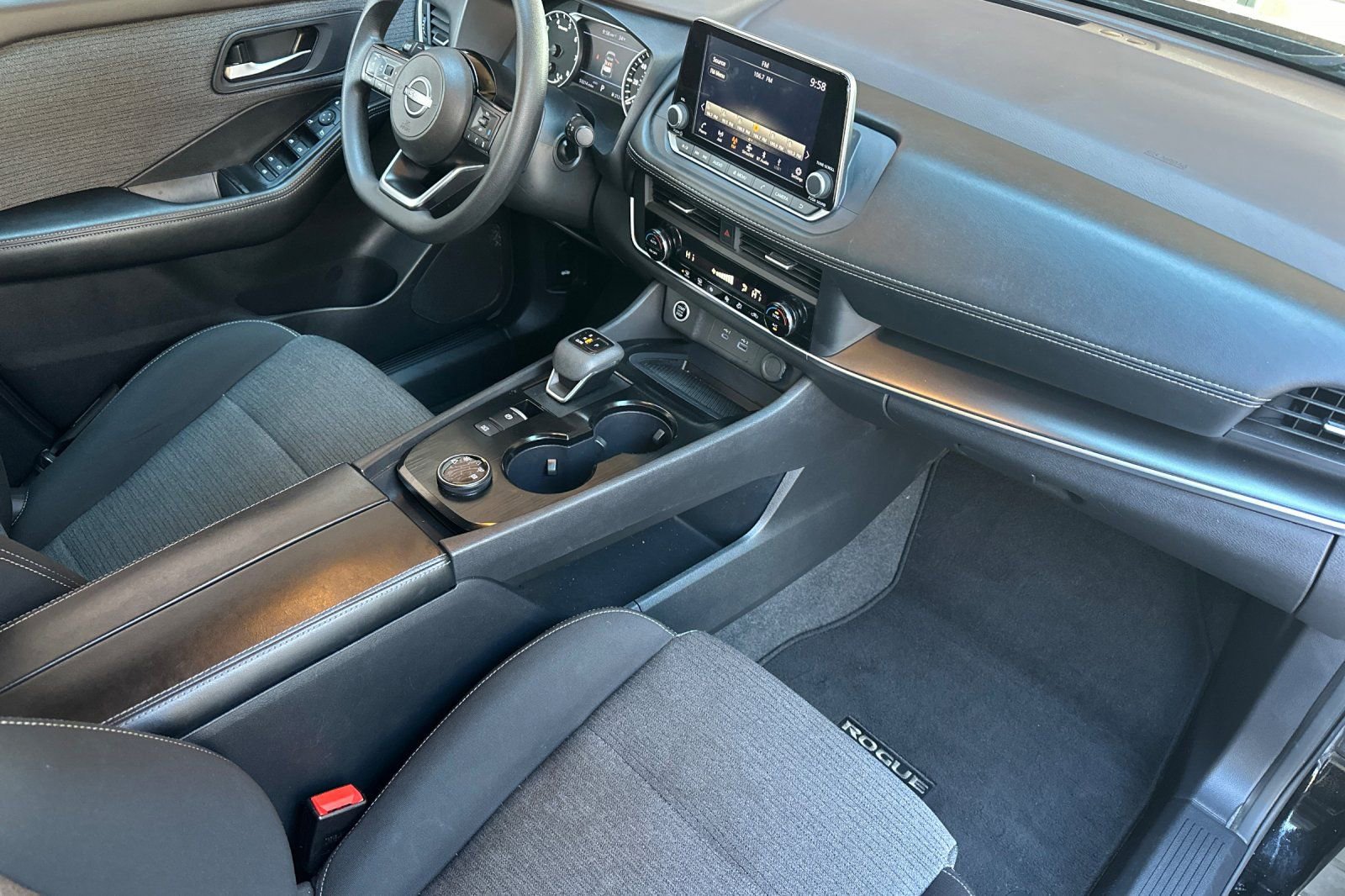 Used 2023 Nissan Rogue SV image 16