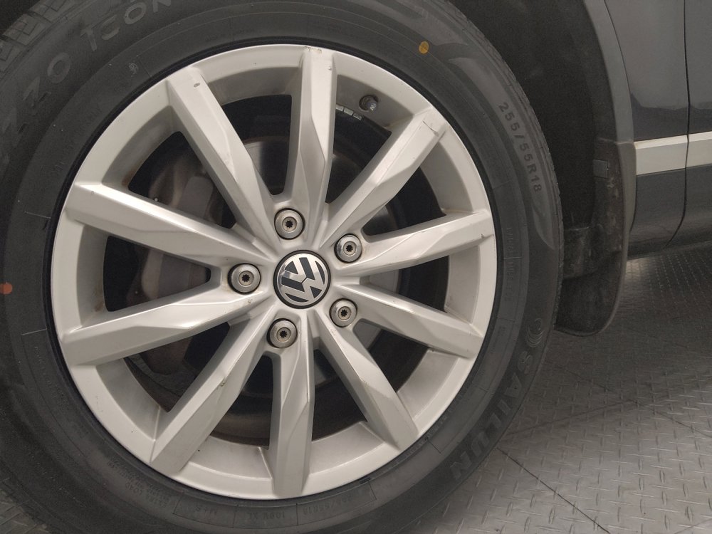 Used 2016 Volkswagen Touareg Sport image 31