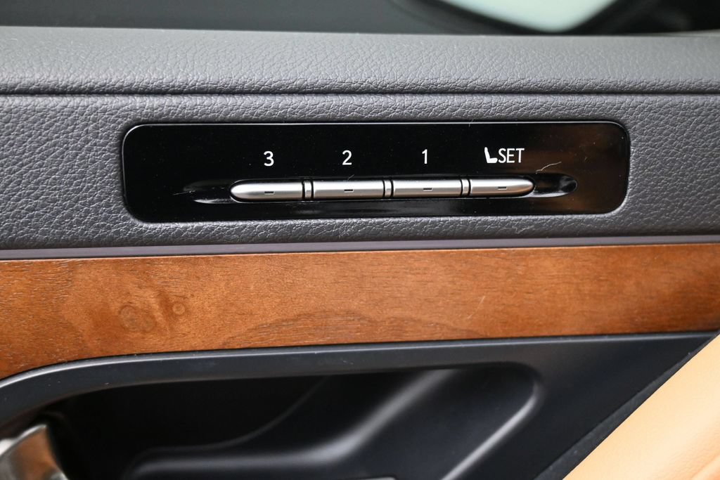 Used 2023 Lexus LX 600 4WD w/ Luxury Package image 5