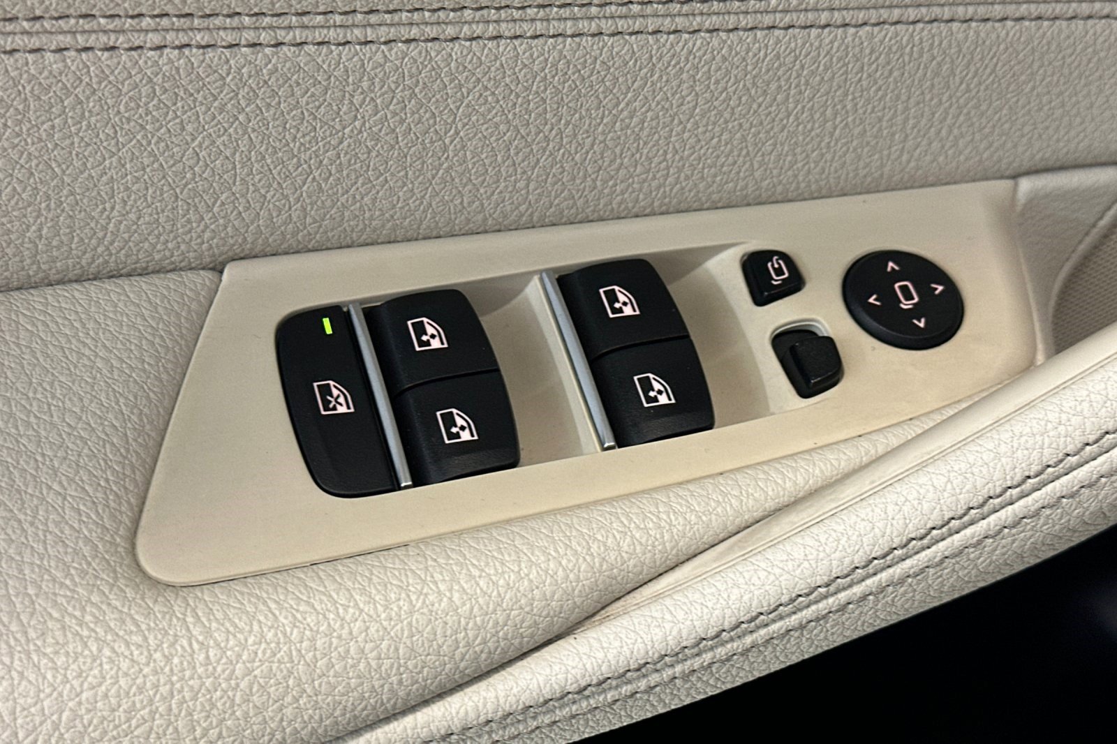 Certified 2023 BMW 530e w/ M Sport Package image 13