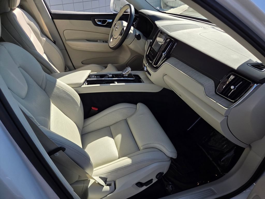 Used 2022 Volvo XC60 B5 Inscription w/ Climate Package FWD image 21