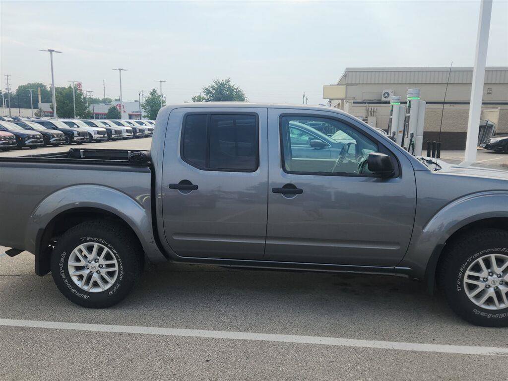 Used 2018 Nissan Frontier SV AWD/4WD image 3