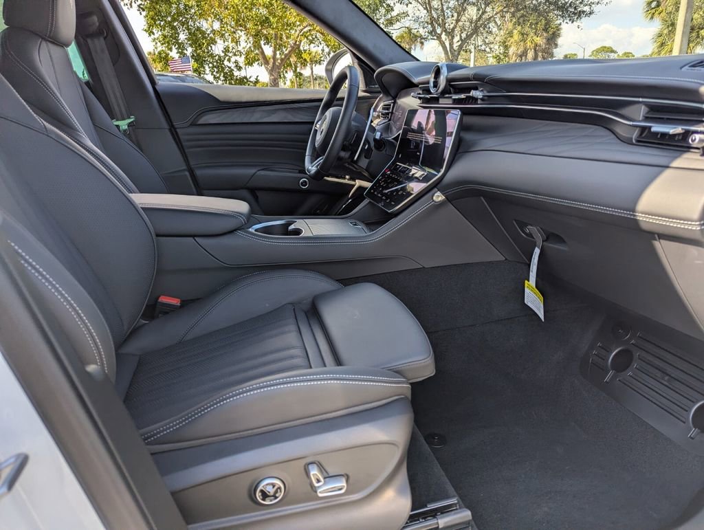 Used 2025 Mercedes-Benz GLB 250 4MATIC image 49