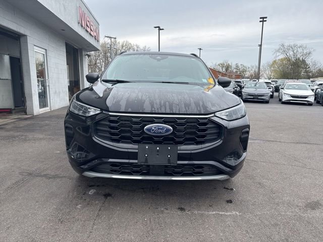 Used 2023 Ford Escape ST-Line w/ Tech Pack #1 AWD/4WD image 7