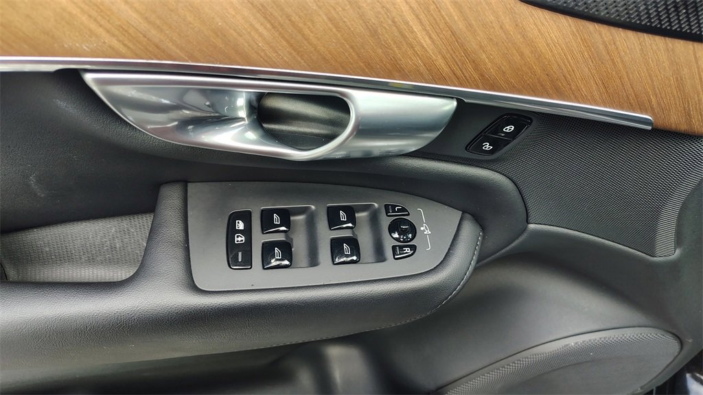 Certified 2024 Volvo XC90 B6 Plus w/ Protection Package Premier image 10