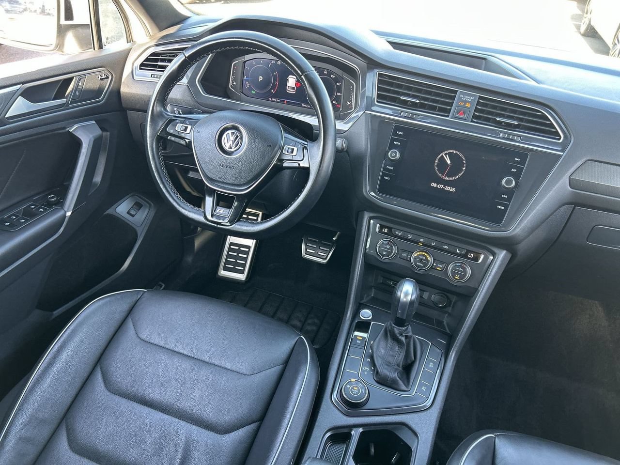 Used 2020 Volkswagen Tiguan SEL Premium R-Line w/ 3rd Row Seat Package AWD/4WD image 11