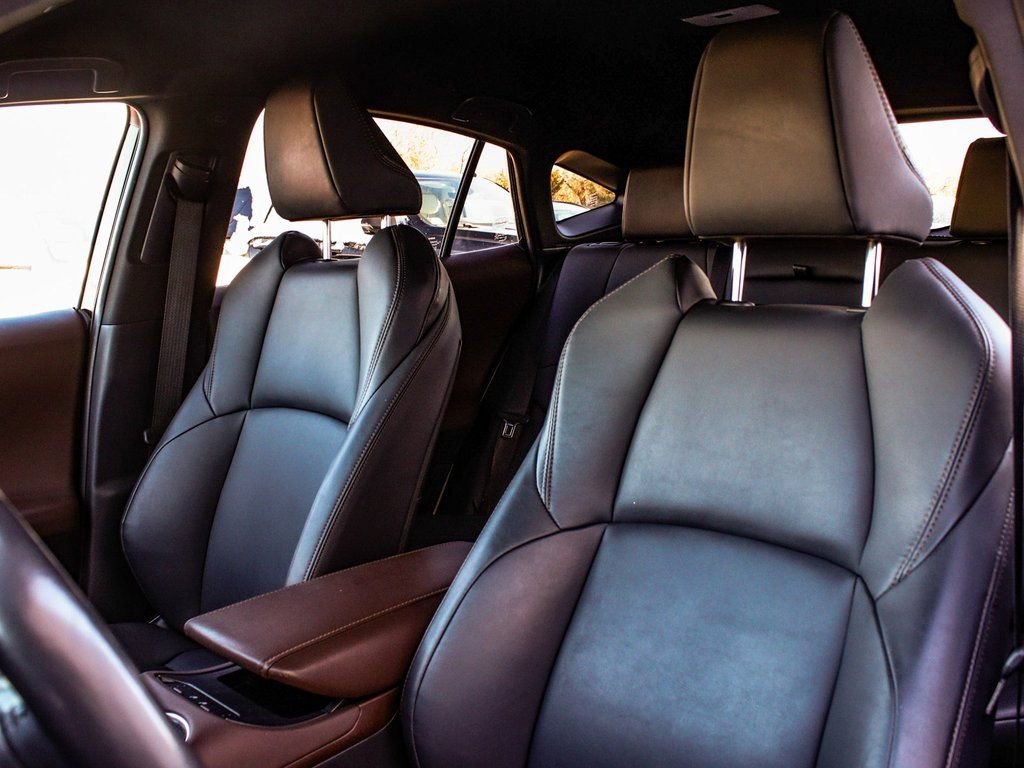 Used 2023 Toyota Venza XLE image 30