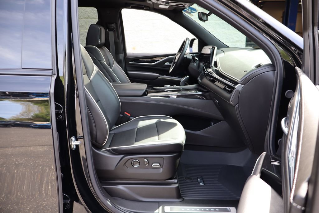 Used 2024 Cadillac Escalade Sport w/ Touring Package AWD/4WD image 40