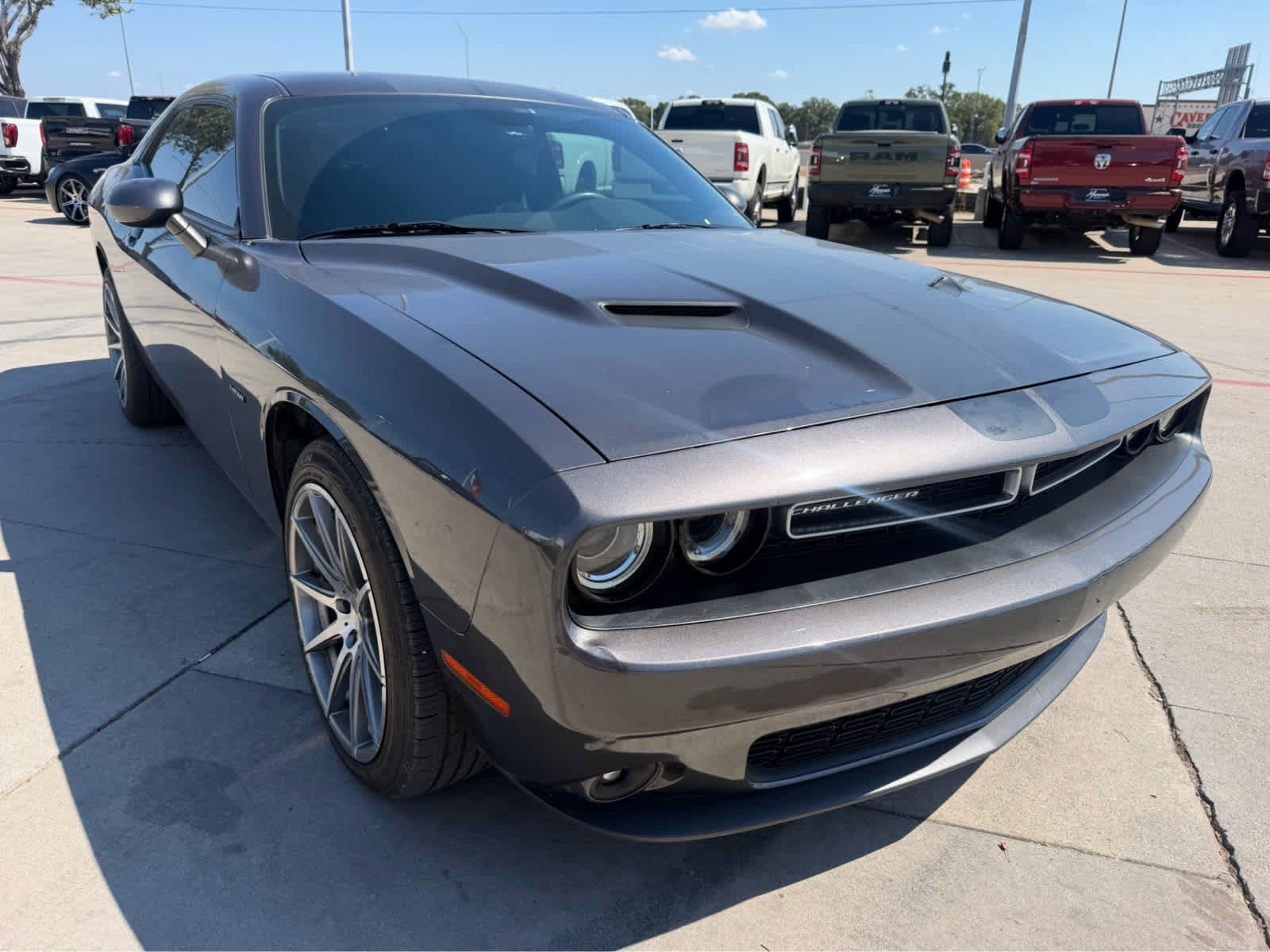 Used 2016 Dodge Challenger R/T w/ Driver Convenience Group RWD image 4