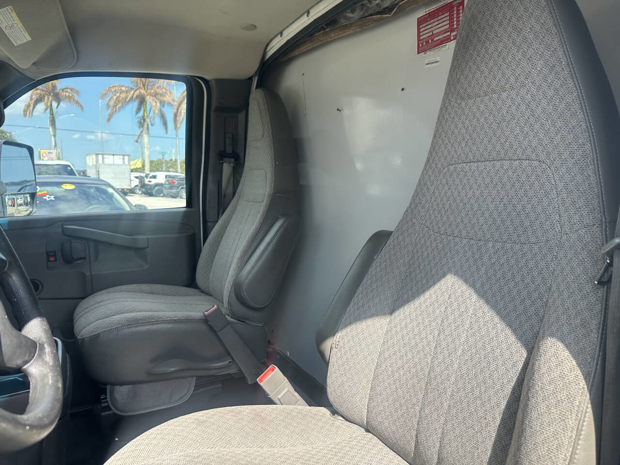 Used 2016 Chevrolet Express 4500 w/ Chrome Appearance Package RWD image 8