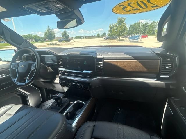 Used 2025 Chevrolet Silverado 1500 High Country AWD/4WD image 36