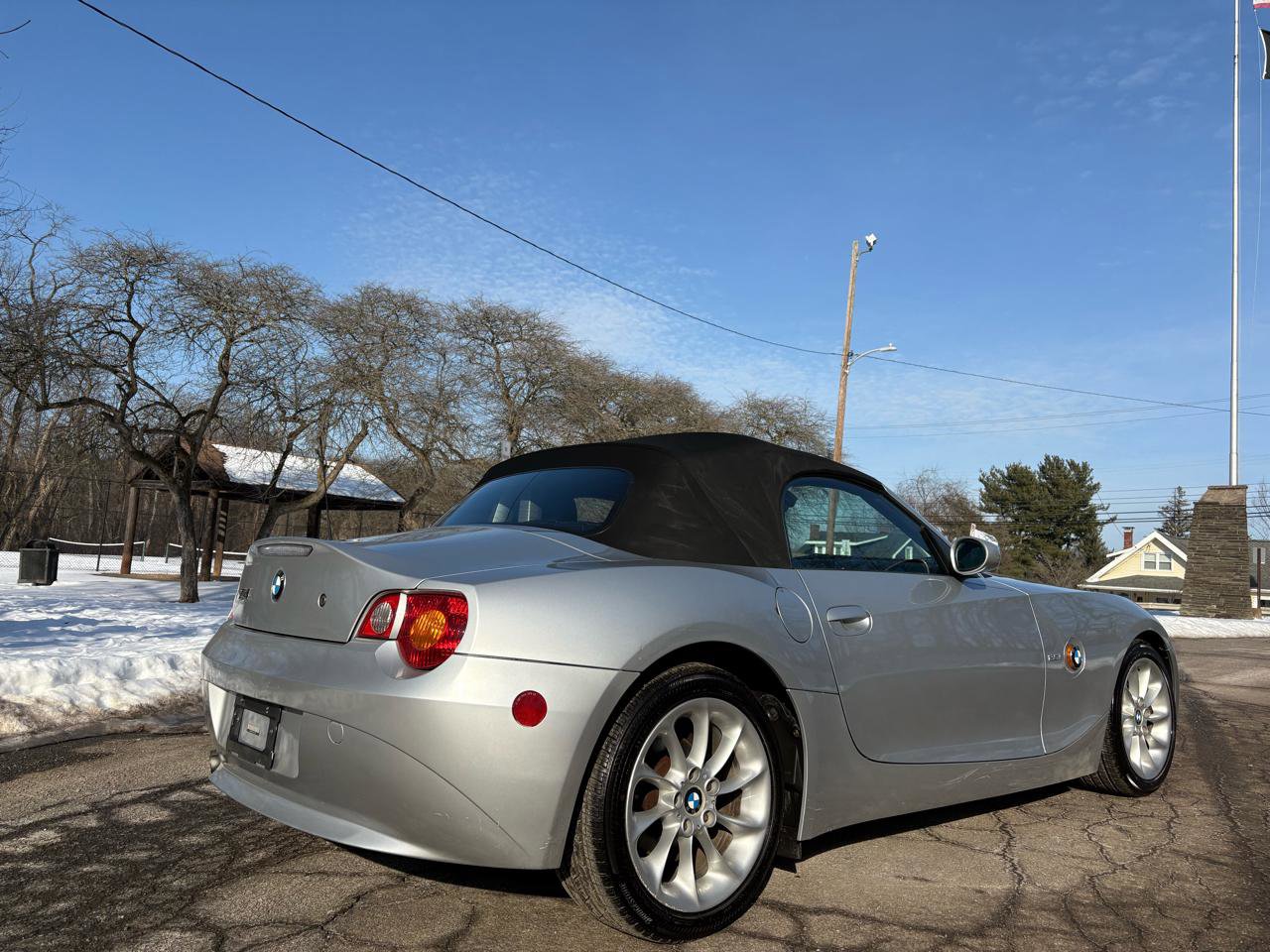 Used 2004 BMW Z4 2.5i image 8