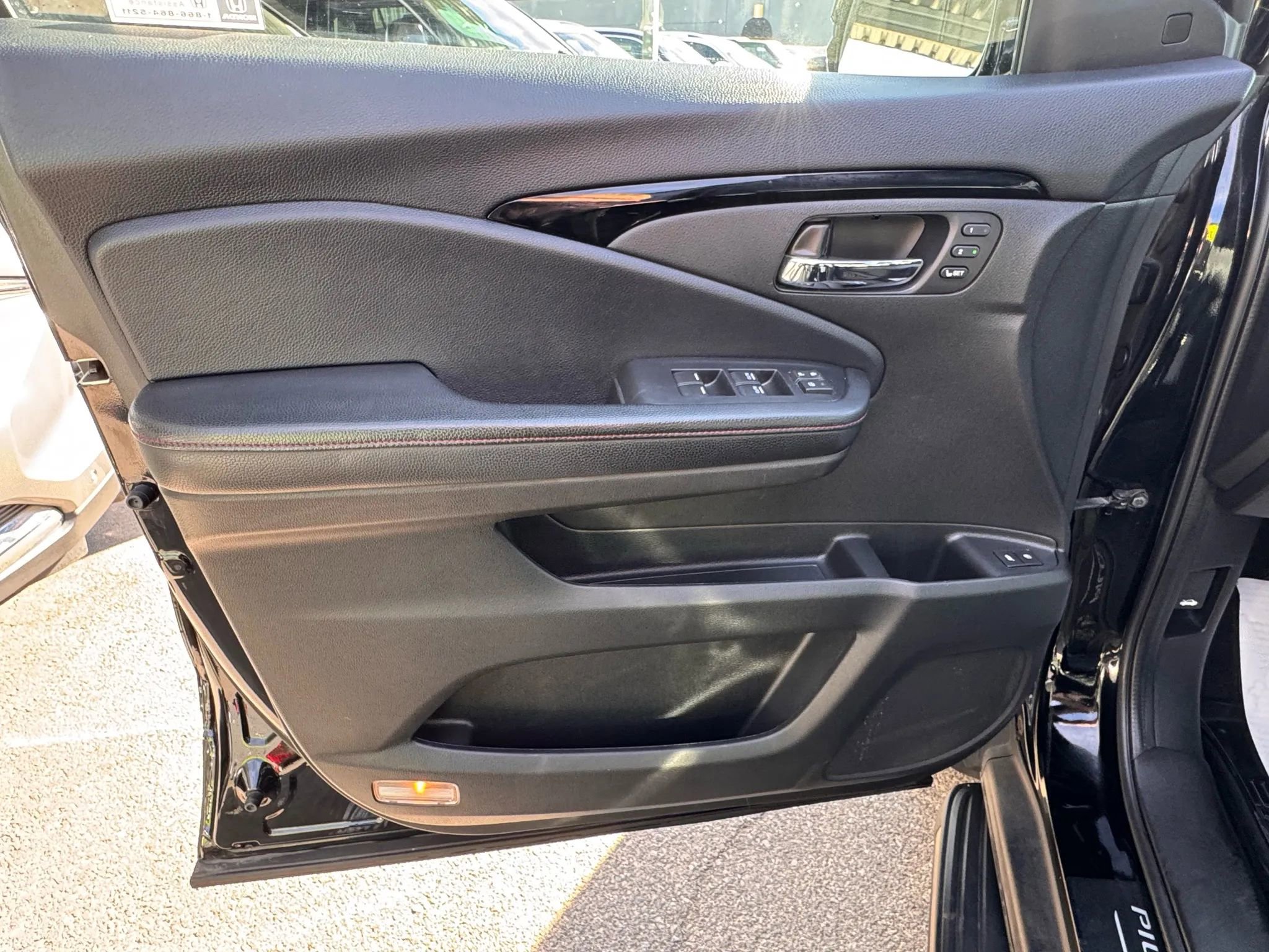 Used 2020 Honda Pilot Black Edition image 15