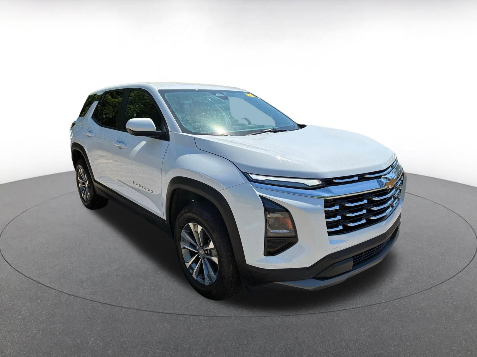 Used 2025 Chevrolet Equinox LT FWD image 1