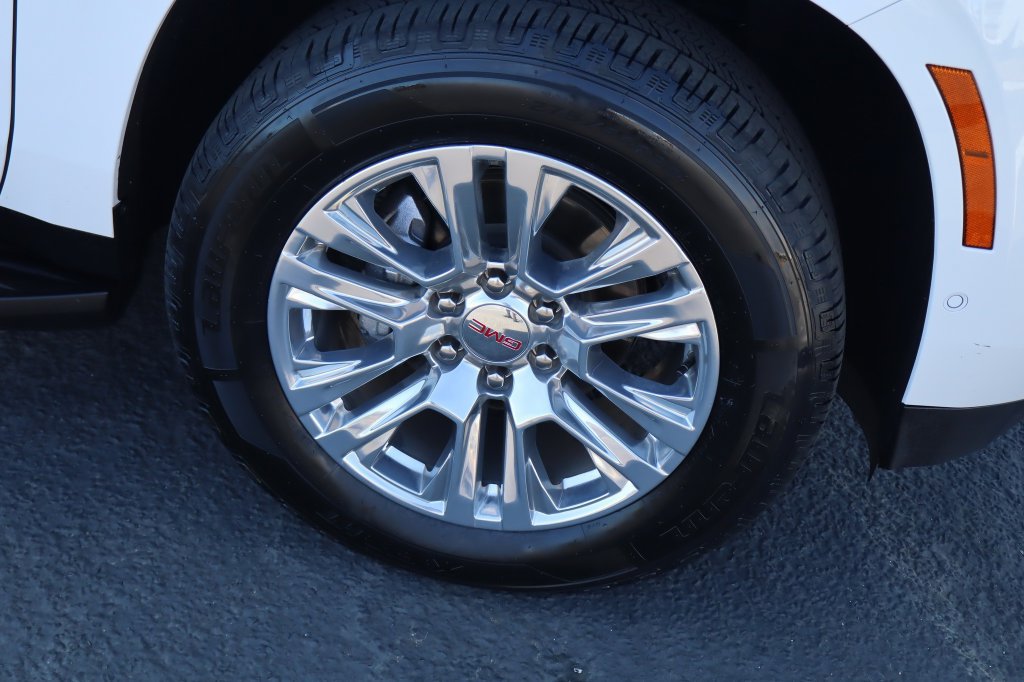 Used 2025 GMC Yukon XL Denali AWD/4WD image 10