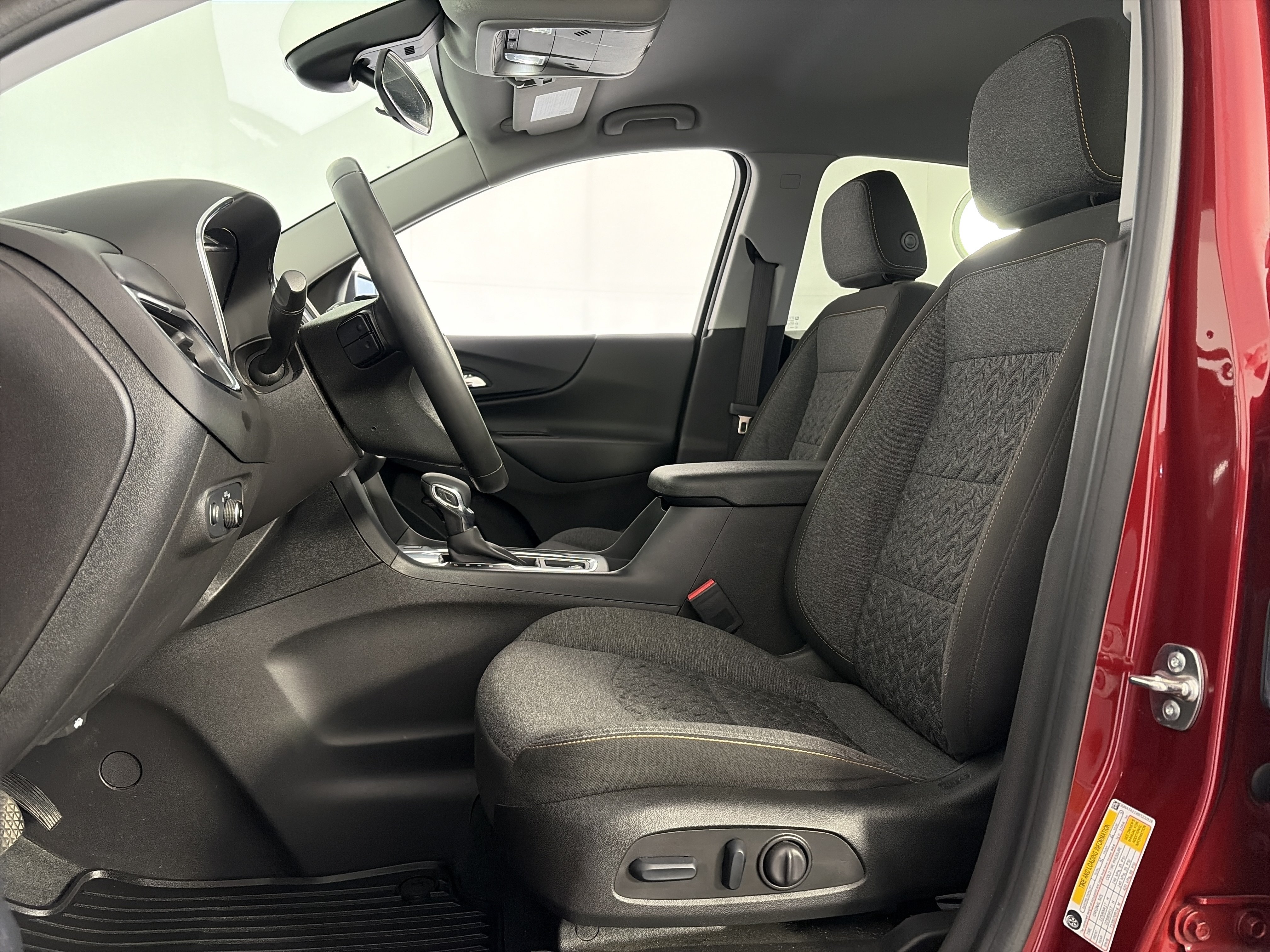 Used 2024 Chevrolet Equinox LT FWD image 6