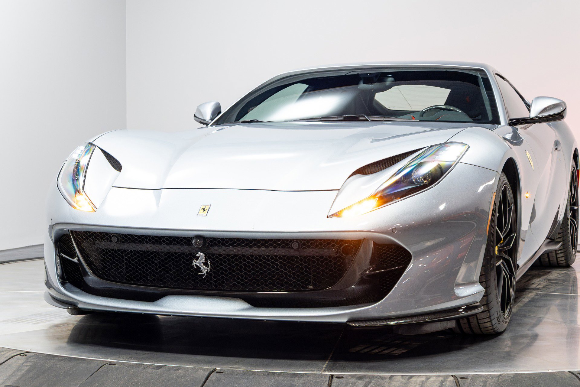 Used 2018 Ferrari 812 Superfast RWD image 74
